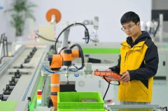 China's large-scale AI models boost industrial development