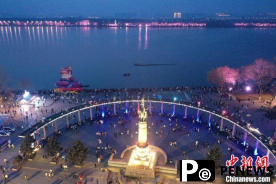 Gigantic mascots for 2025 Asian Winter Games make big debut splash on Songhua River in NE China