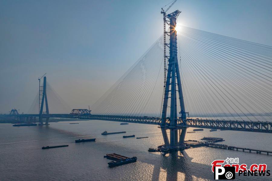 Construction of Changtai Yangtze River Bridge in progress