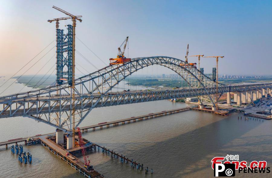 Construction of Changtai Yangtze River Bridge in progress