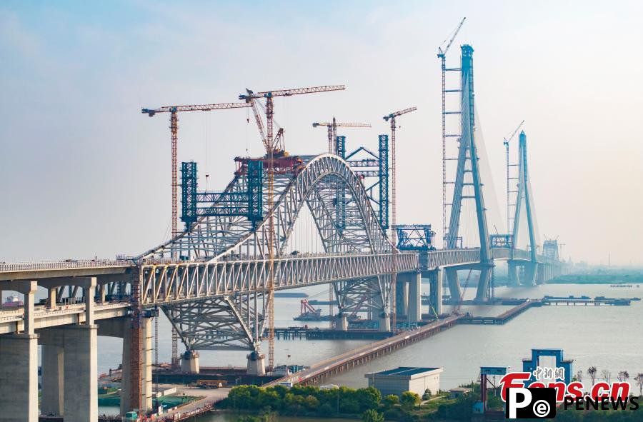 Construction of Changtai Yangtze River Bridge in progress