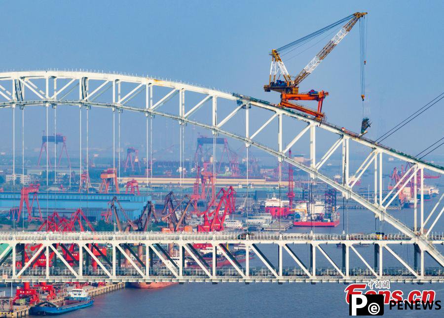Construction of Changtai Yangtze River Bridge in progress