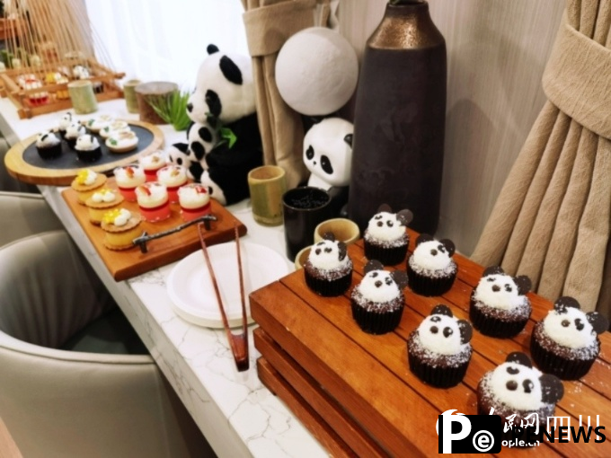 Chengdu debuts giant panda-themed tourist train