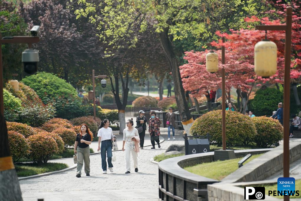 People enjoy springtime in Xi