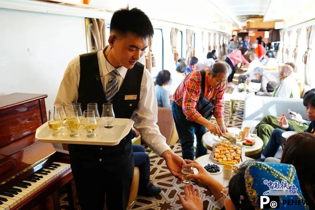 Tourist-dedicated train offers luxury travel around Taklimakan Desert in NW China