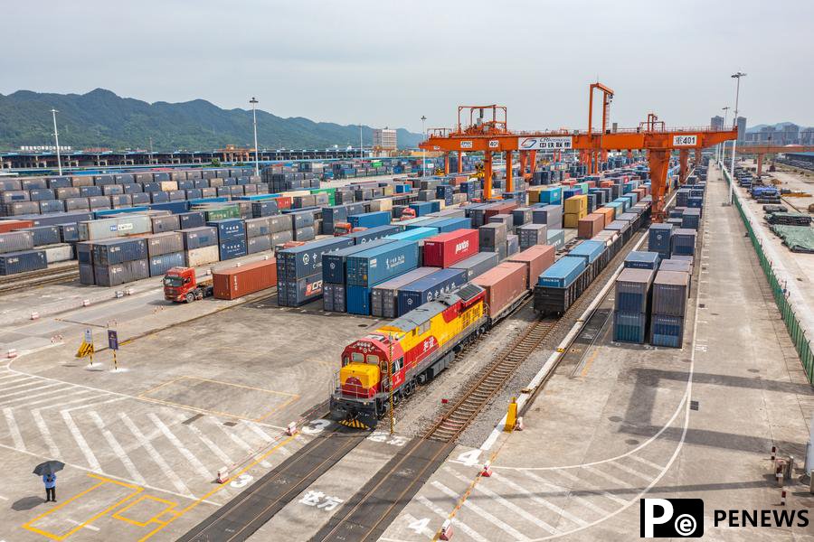 Expanding China-Europe freight train service boosts trade, prosperity