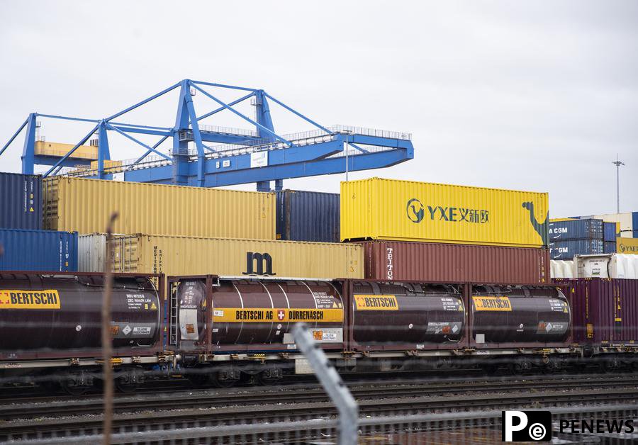 Expanding China-Europe freight train service boosts trade, prosperity