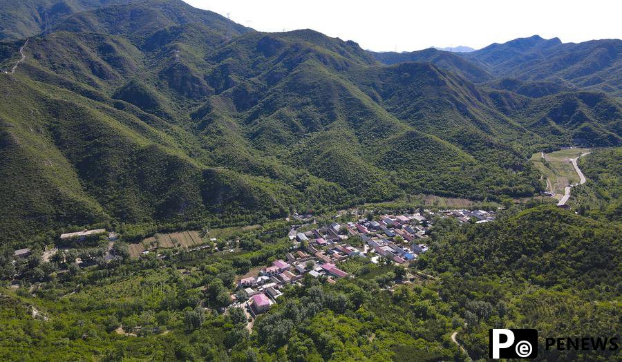 Village in Beijing develops tourism relying on Great Wall resources