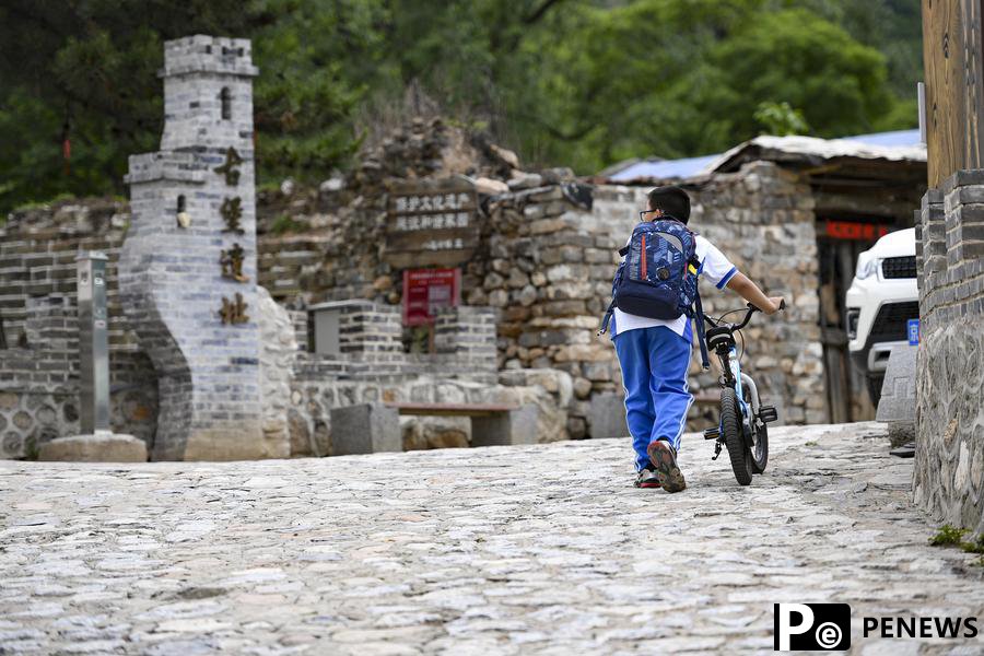 Village in Beijing develops tourism relying on Great Wall resources