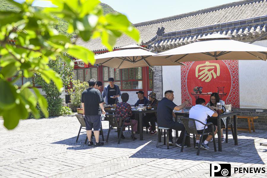 Village in Beijing develops tourism relying on Great Wall resources