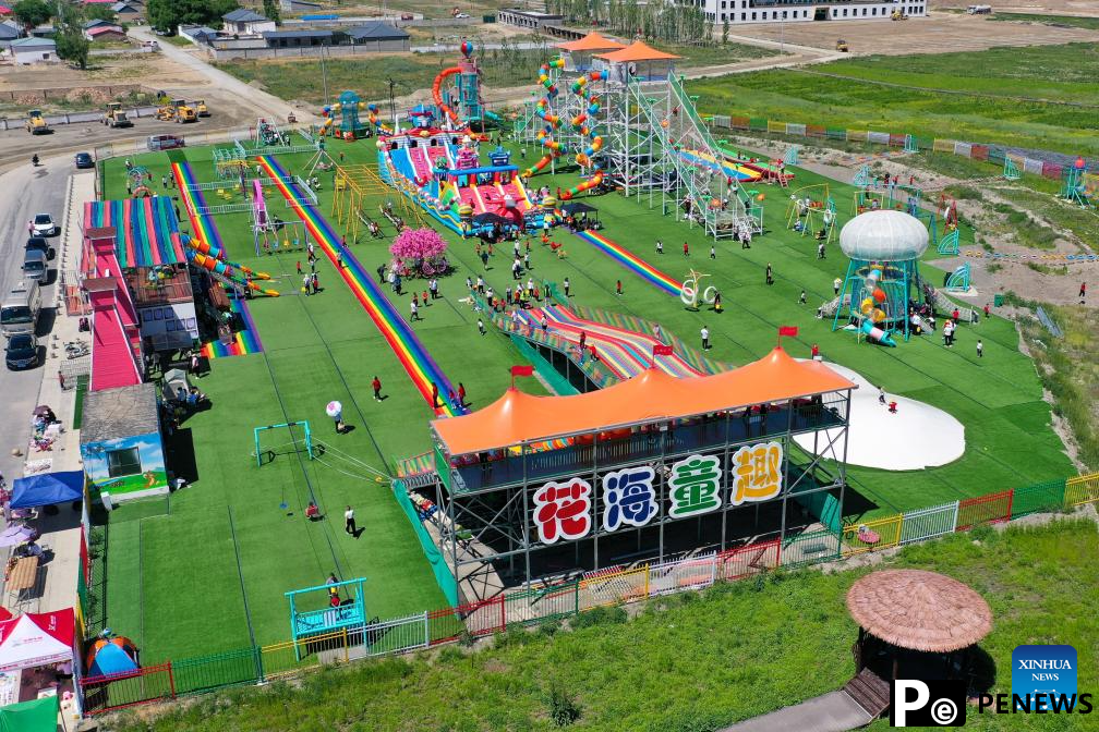 Xinjiang enters peak tourism season with various rural tour routes, cultural events