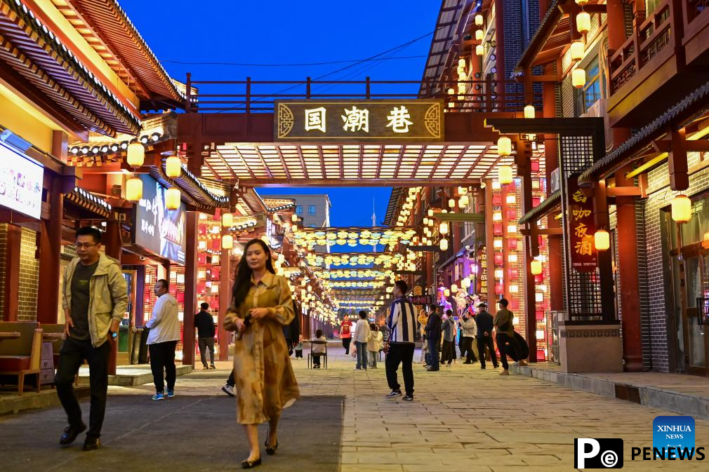Xinjiang enters peak tourism season with various rural tour routes, cultural events
