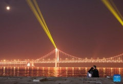 In pics: night life in Dalian, NE China