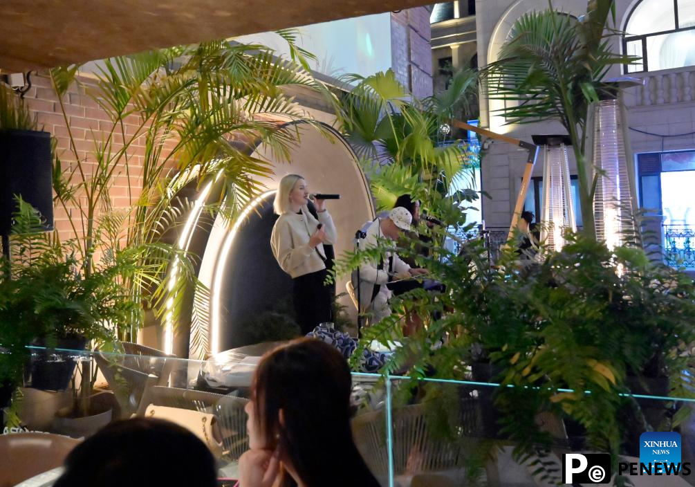 In pics: night life in Dalian, NE China