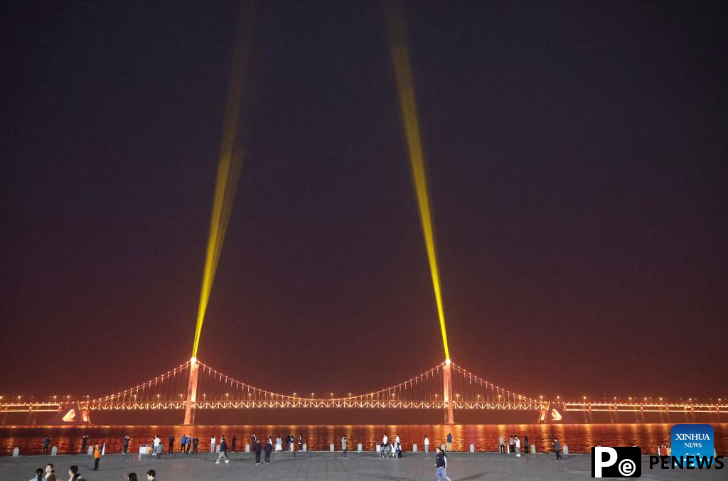 In pics: night life in Dalian, NE China