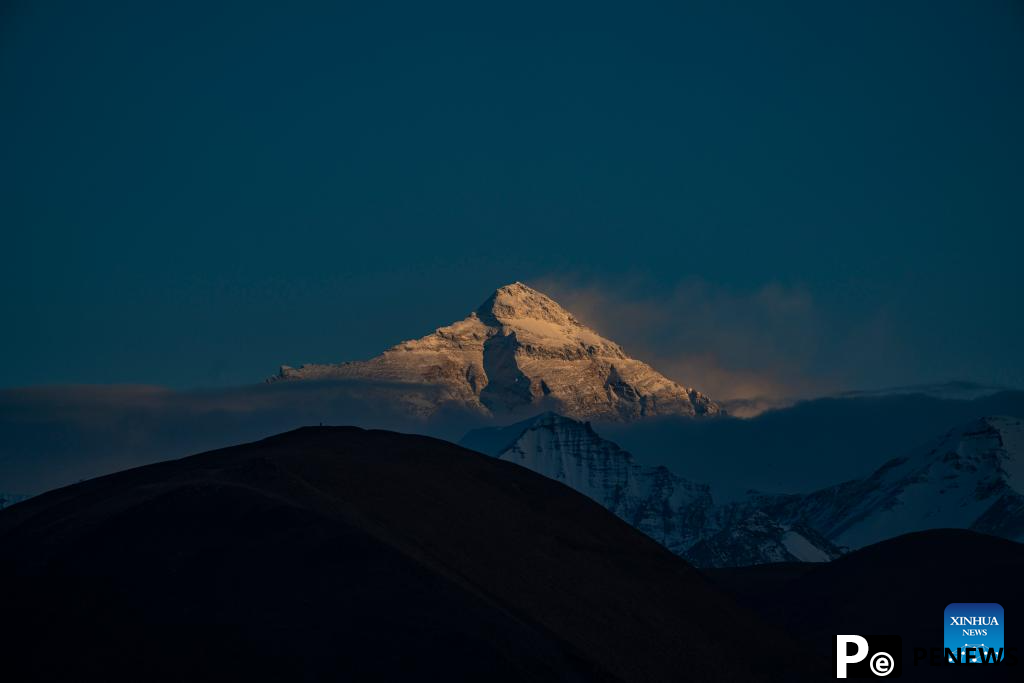 View of Mount Qomolangma at sunset