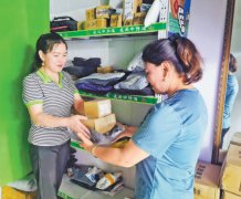 Villages in Xinjiang's Kashgar enjoy free shipping services thanks to improved logistics network