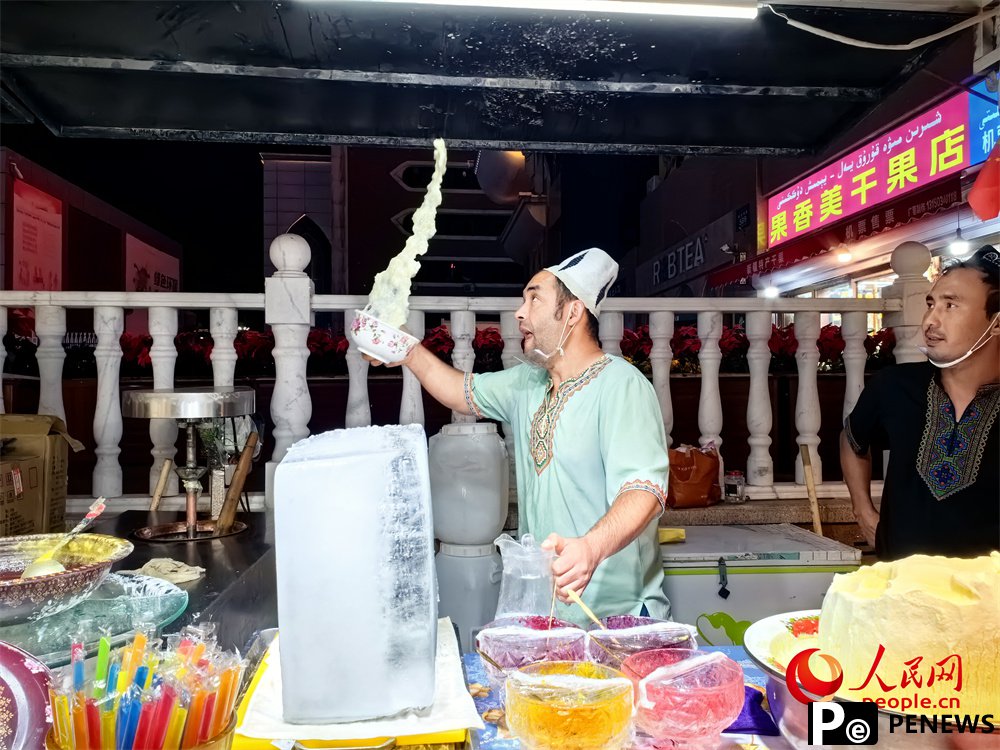 A glimpse of vibrant nightlife at international grand bazaar in NW China