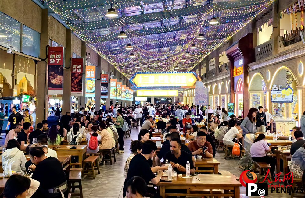 A glimpse of vibrant nightlife at international grand bazaar in NW China