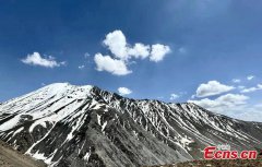 Magnificent scenery of Gangshika snow peak in Qinghai