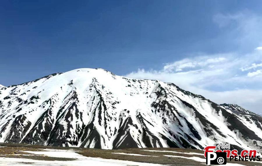 Magnificent scenery of Gangshika snow peak in Qinghai