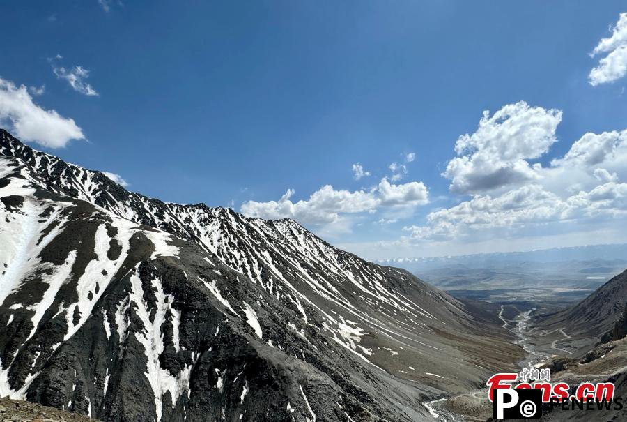 Magnificent scenery of Gangshika snow peak in Qinghai