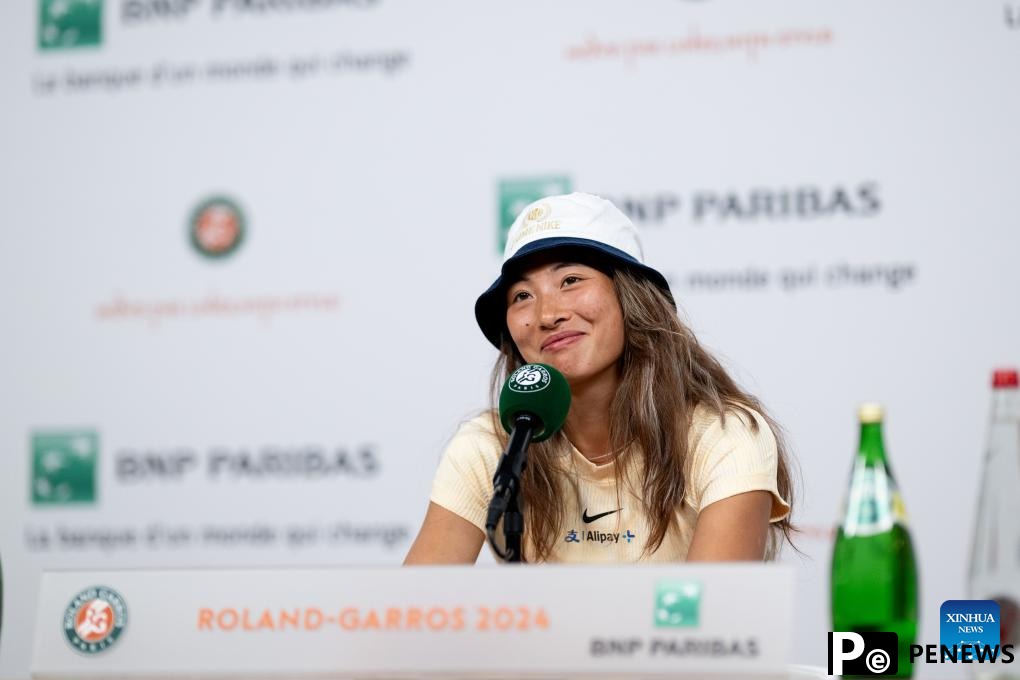 Zheng cruises into French Open 2nd round as Cornet retires in tears