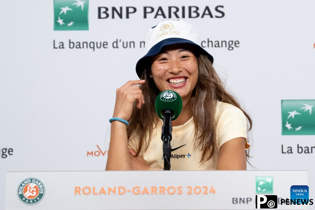 Zheng cruises into French Open 2nd round as Cornet retires in tears