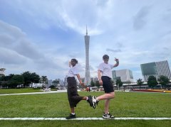 UK students admire unique architecture of Guangzhou's Canton Tower