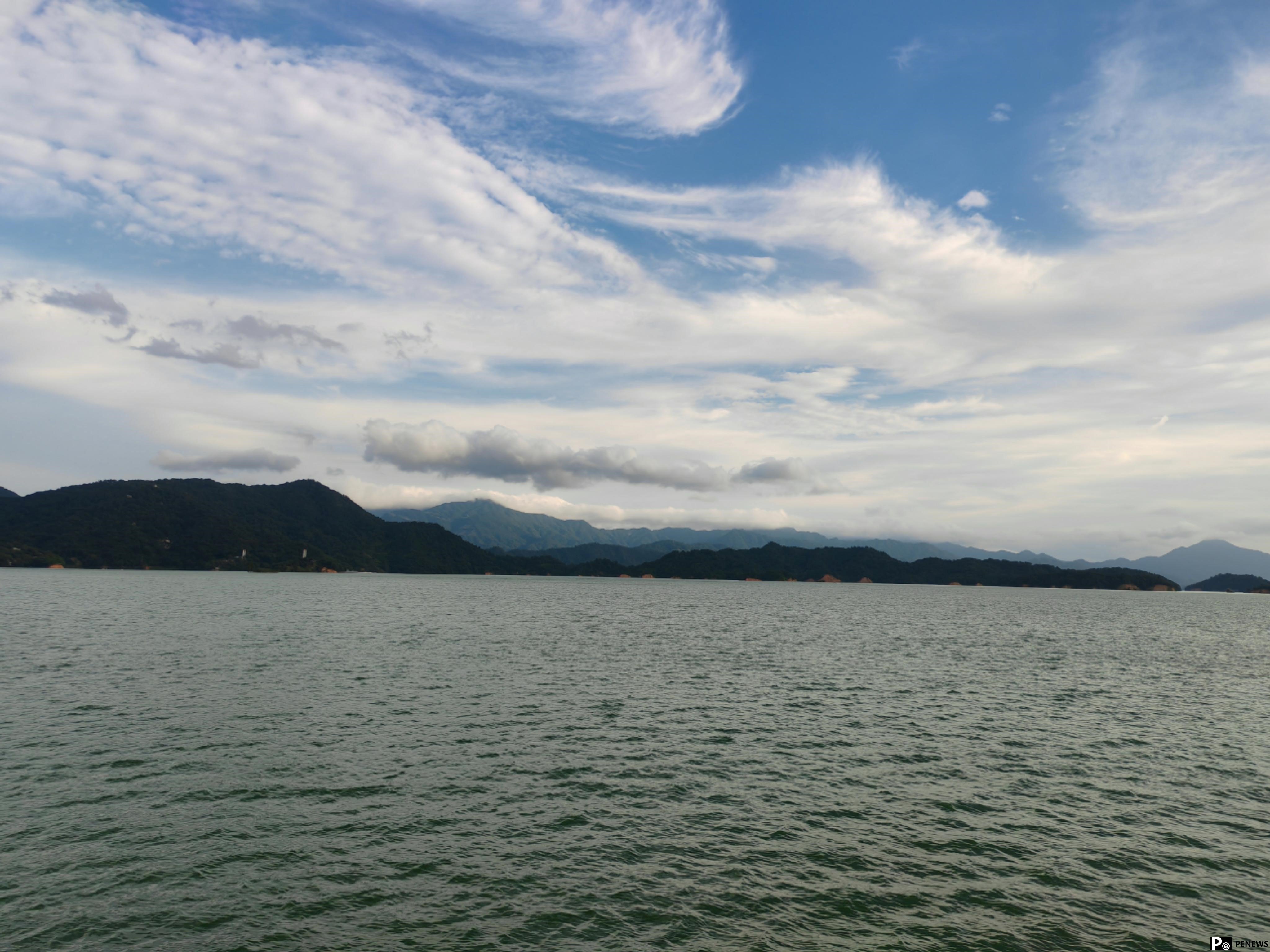 In pics: Beautiful scenery of Wanlyu Lake in S China