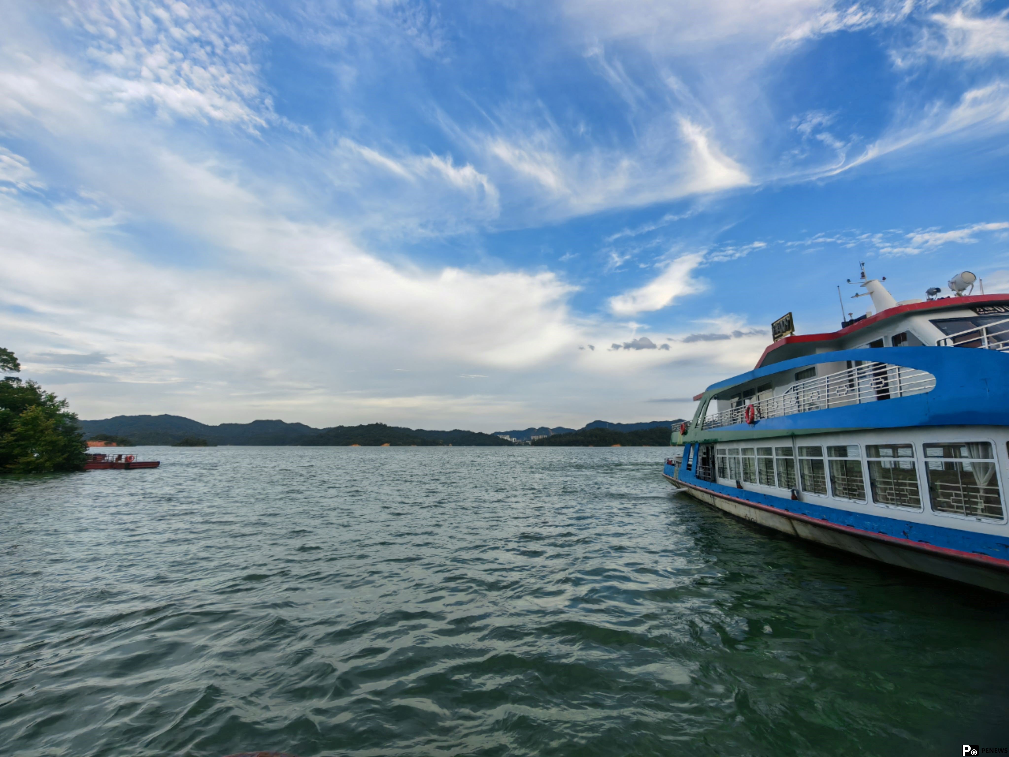 In pics: Beautiful scenery of Wanlyu Lake in S China