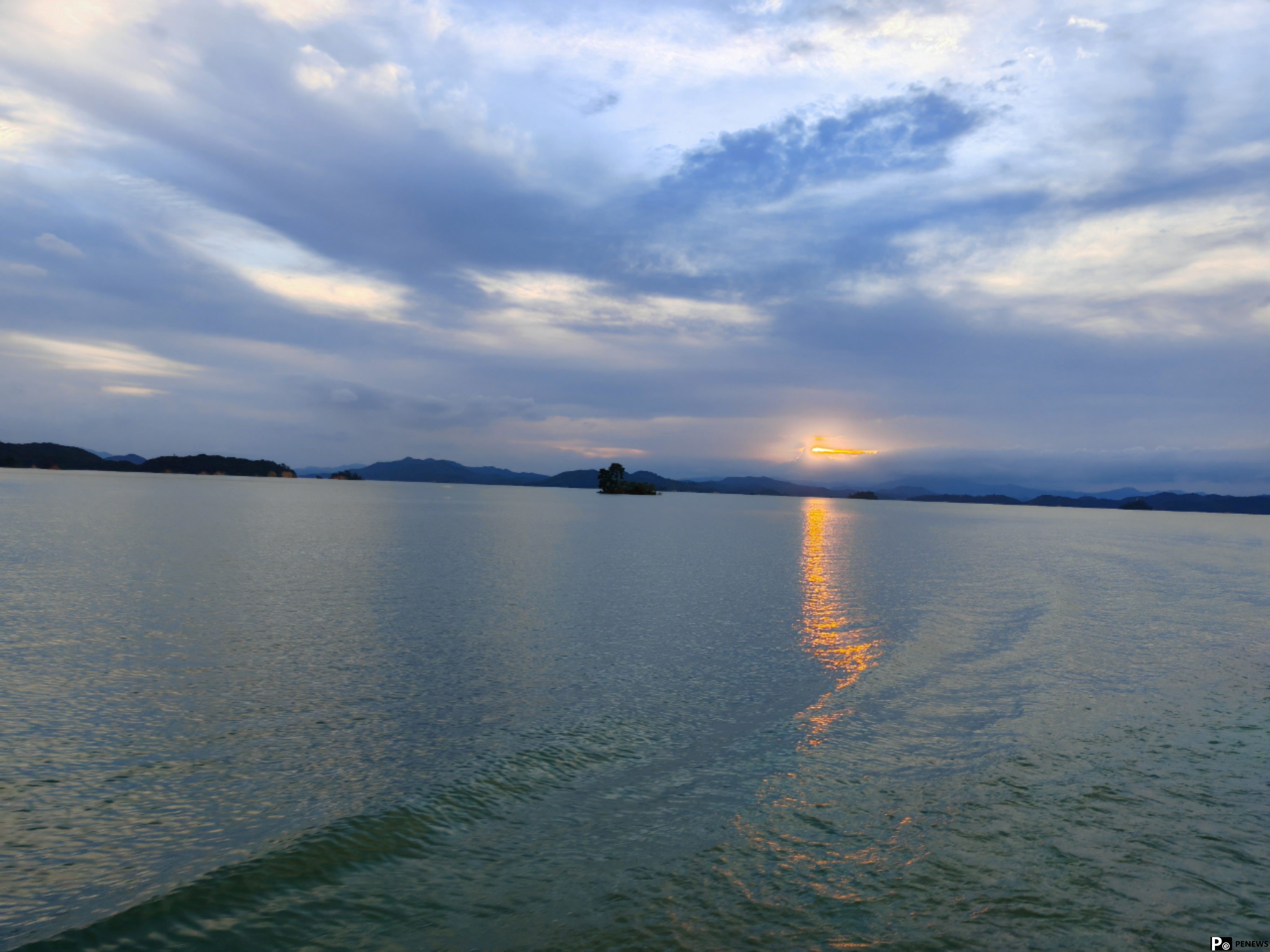 In pics: Beautiful scenery of Wanlyu Lake in S China