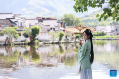 Tourists visit Hongcun Village in county of Anhui, E China
