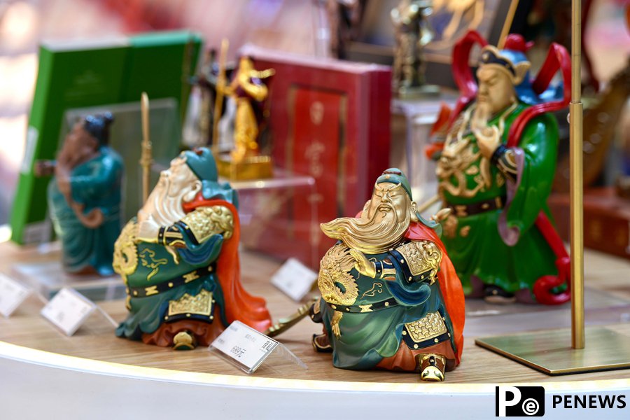 Explore cultural, creative products in N China