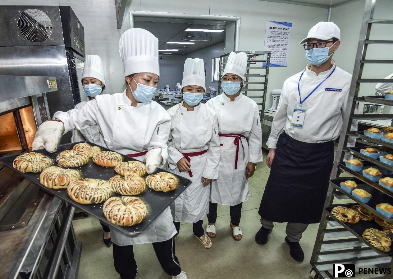 Small county in E China develops billion-yuan bakery industry