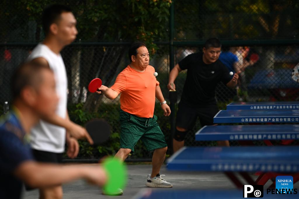 Sports life around the acient city wall in Xi