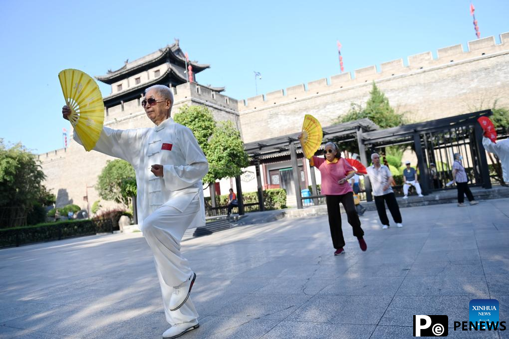 Sports life around the acient city wall in Xi