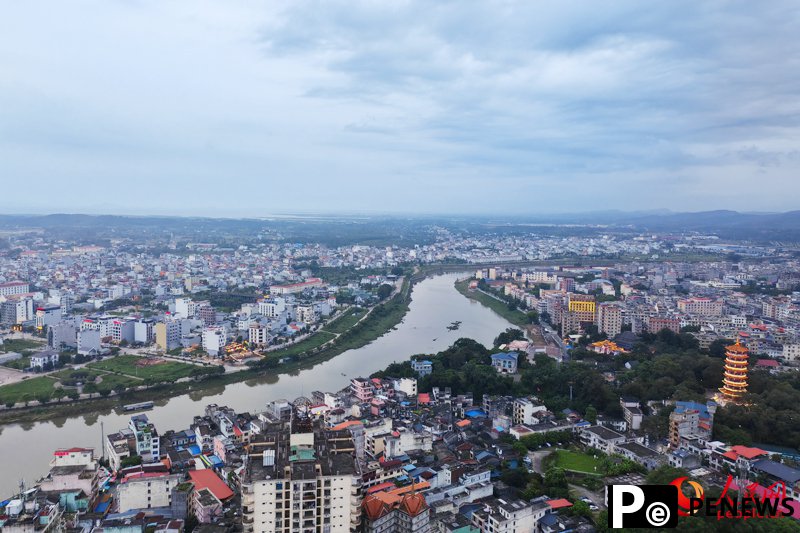 China-Vietnam border tourism booms in S China