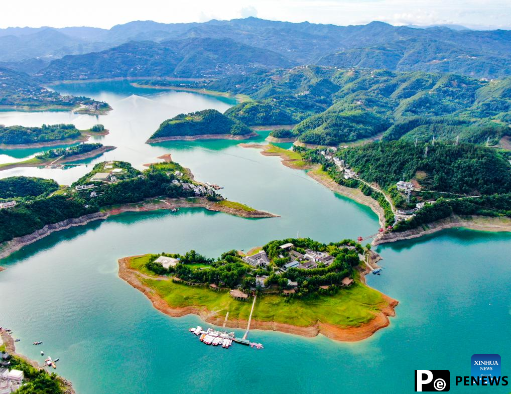 Scenery of Yinghu Lake scenic spot in Ankang, NW China