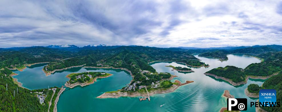 Scenery of Yinghu Lake scenic spot in Ankang, NW China