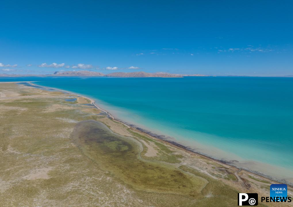 Scenery of Serling Tso Lake in SW China