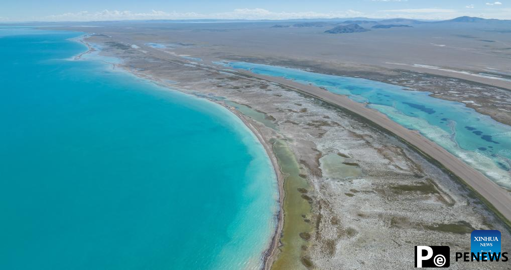 Scenery of Serling Tso Lake in SW China