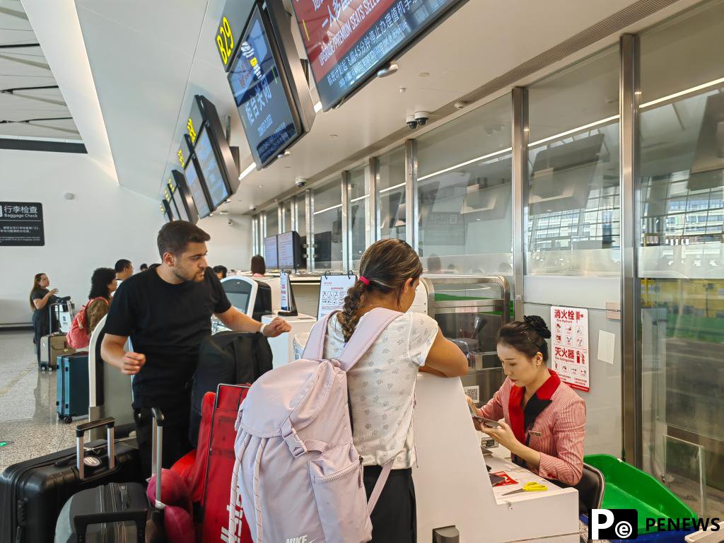 Foreign tourists drawn to SW metropolis by visa-free policies, enhanced convenience