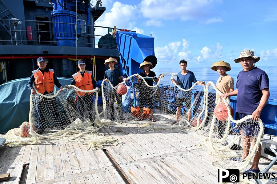 InPics: China Coast Guard retrieve illegally obtained fishing nets by Filipinos in China