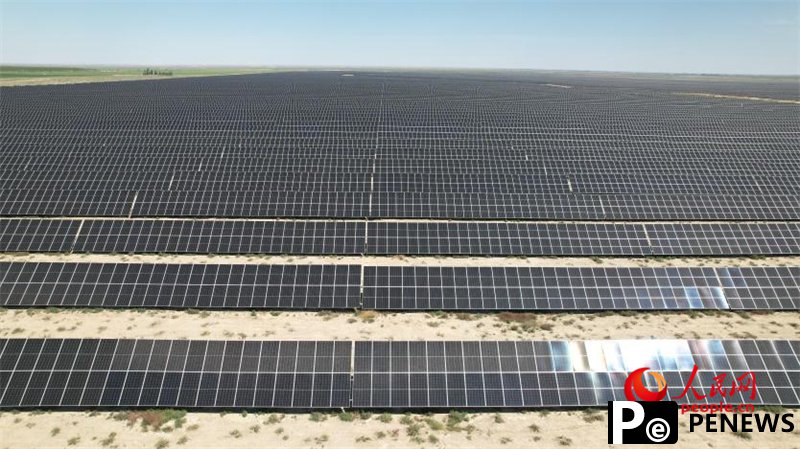 Blue sea-like PV panels in Gobi Desert mirror China