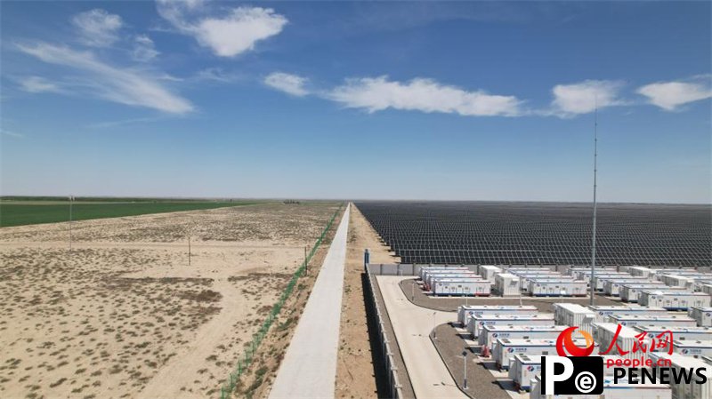Blue sea-like PV panels in Gobi Desert mirror China