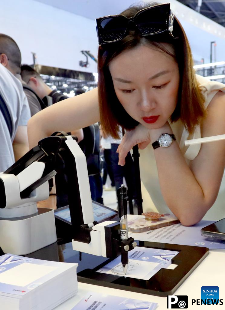AI-powered robots showcased during 2024 World AI Conference in Shanghai