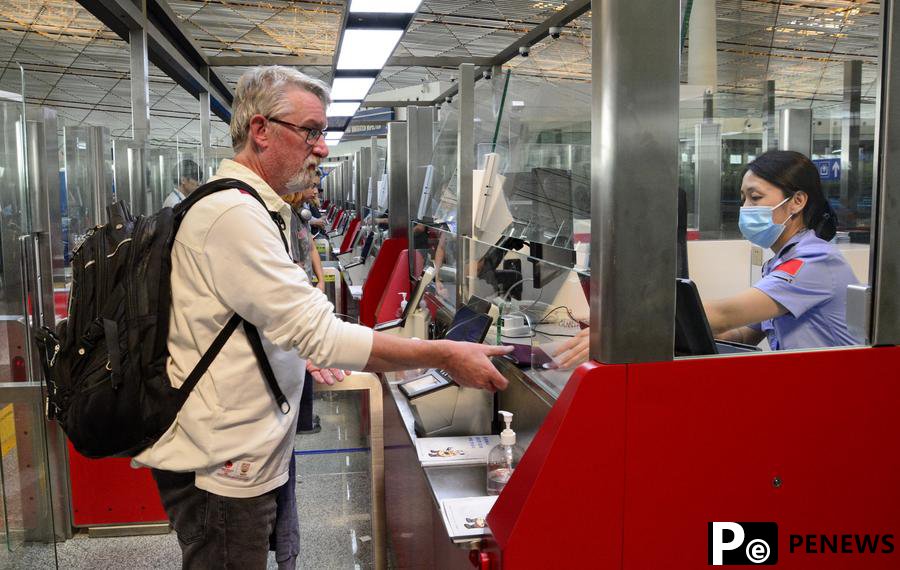 China sees surge of foreign travelers following transit visa-free policies