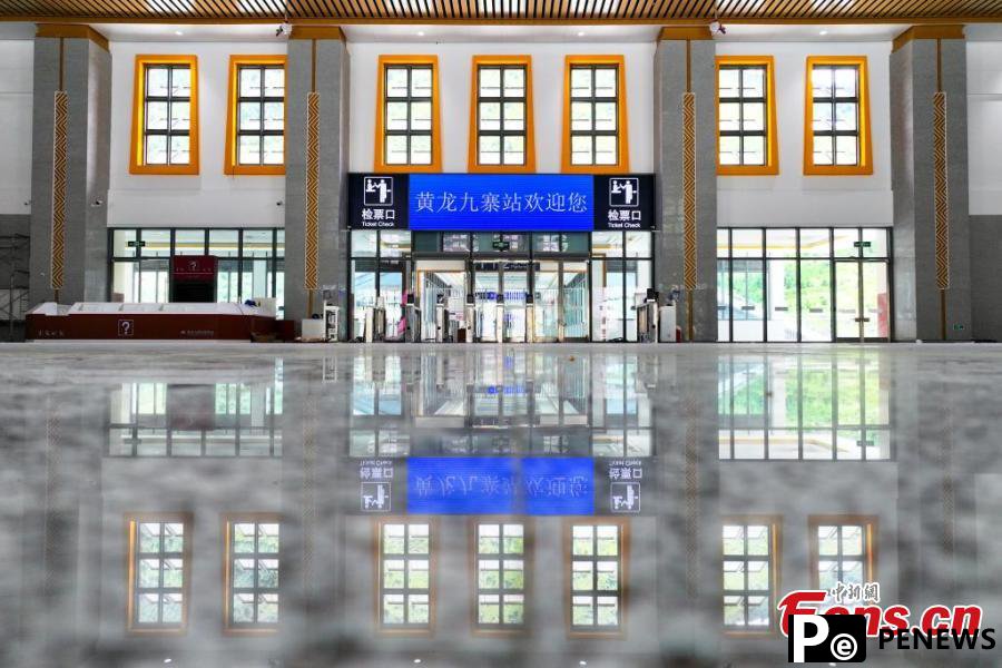 Three newly built stations along the Sichuan-Qinghai Railway unveiled
