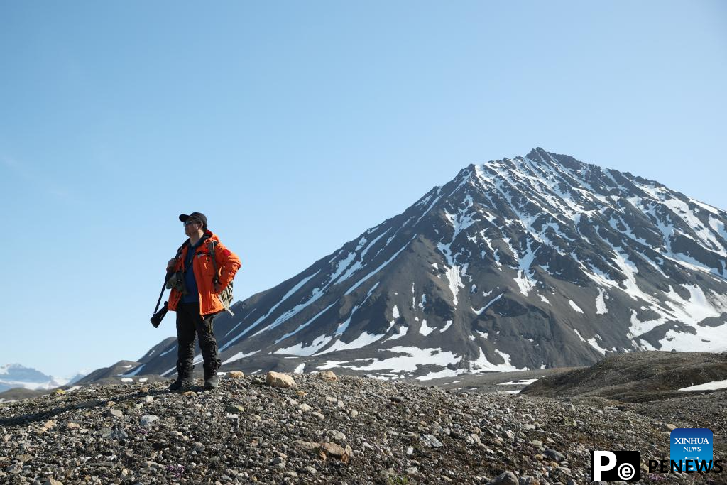 Scientists of Chinese Arctic expedition team conduct research in Norway